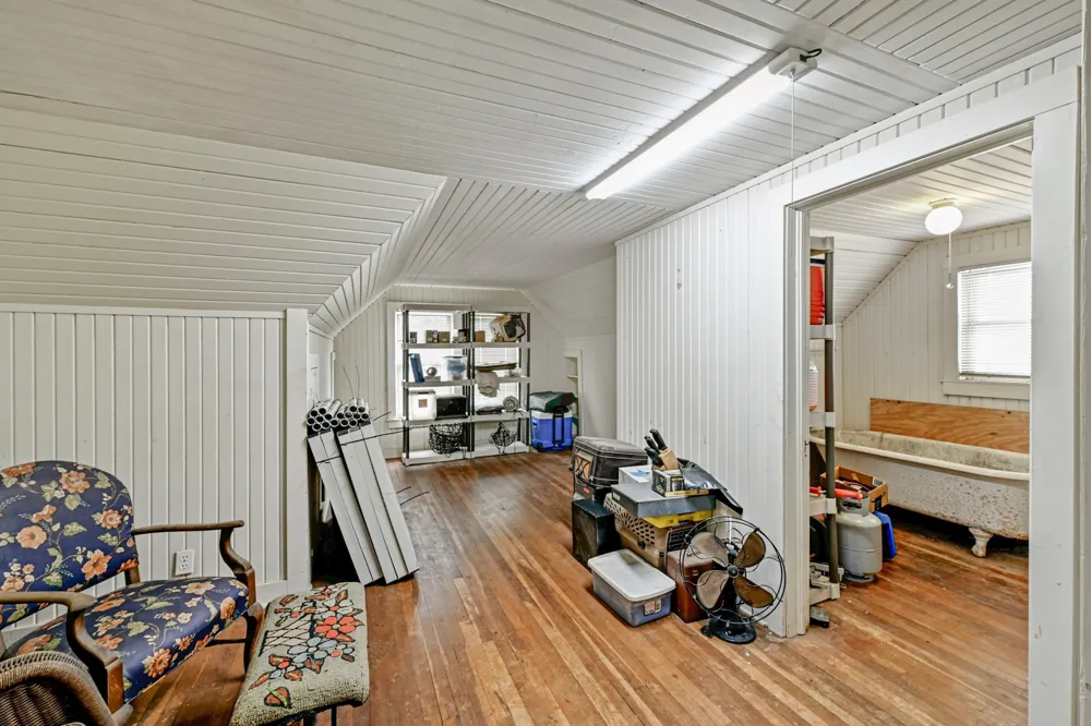 403 E Bowie Street Luling, TX 78648
