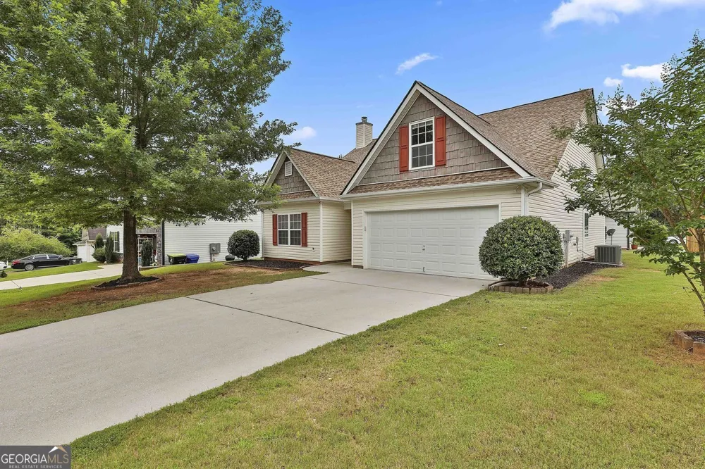 18 Hill Top CIR Grantville, GA 30220