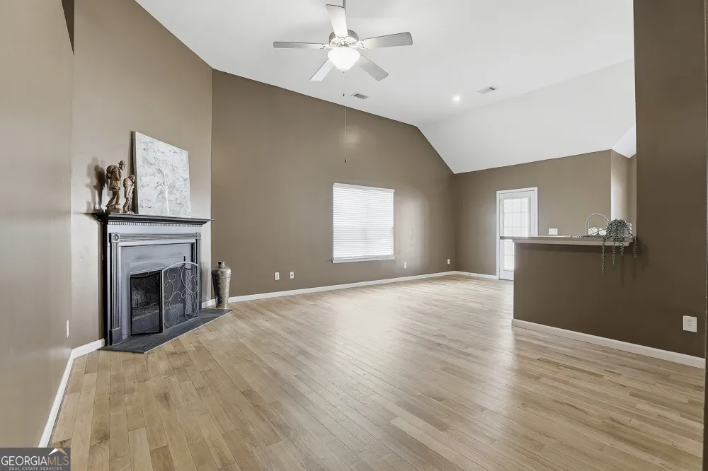 18 Hill Top CIR Grantville, GA 30220