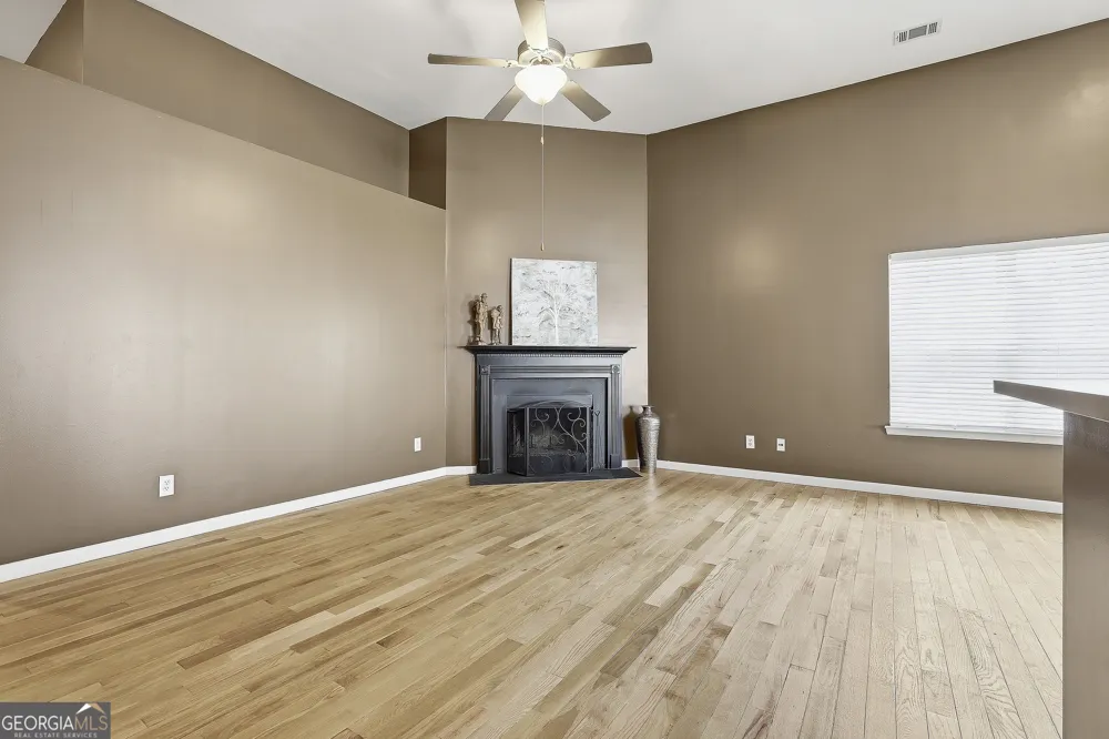 18 Hill Top CIR Grantville, GA 30220