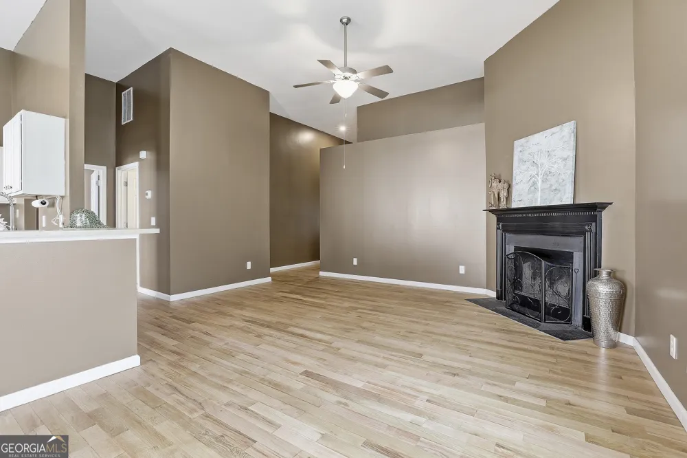 18 Hill Top CIR Grantville, GA 30220