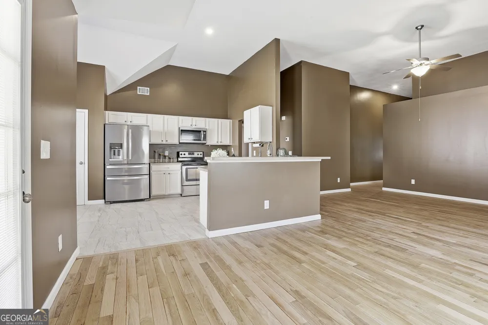 18 Hill Top CIR Grantville, GA 30220