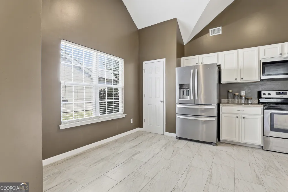 18 Hill Top CIR Grantville, GA 30220