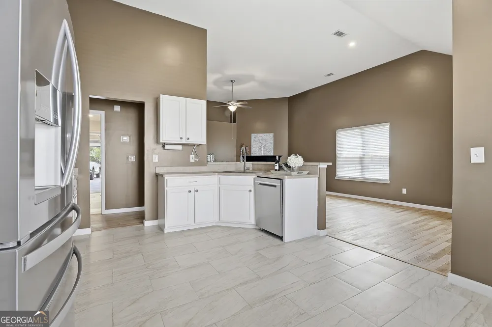 18 Hill Top CIR Grantville, GA 30220