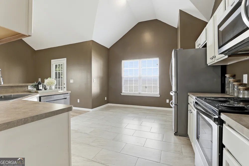 18 Hill Top CIR Grantville, GA 30220