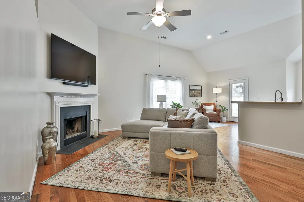 18 Hill Top CIR Grantville, GA 30220