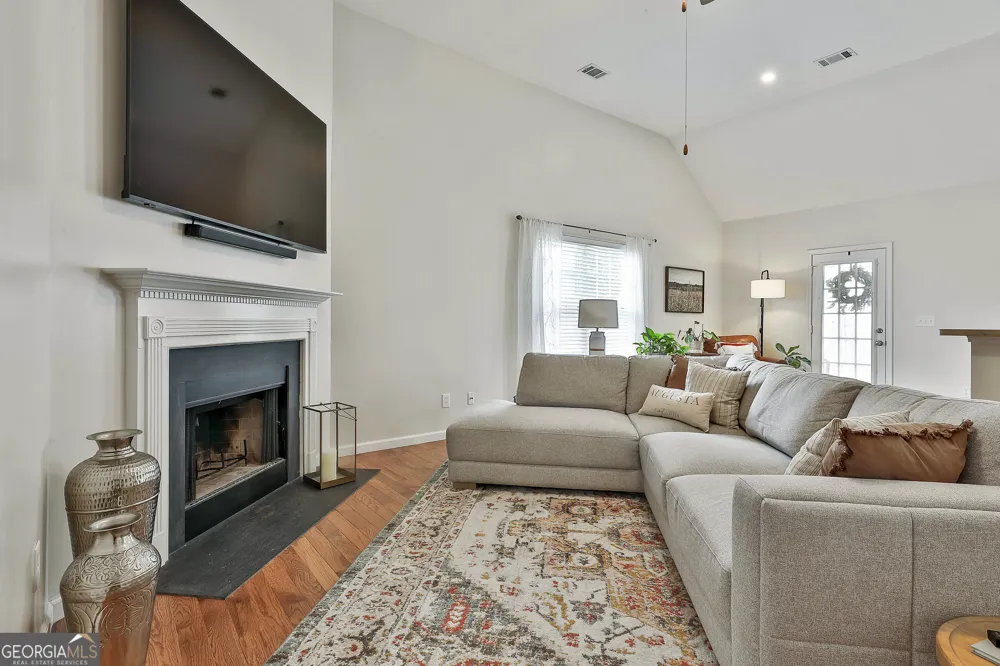18 Hill Top CIR Grantville, GA 30220