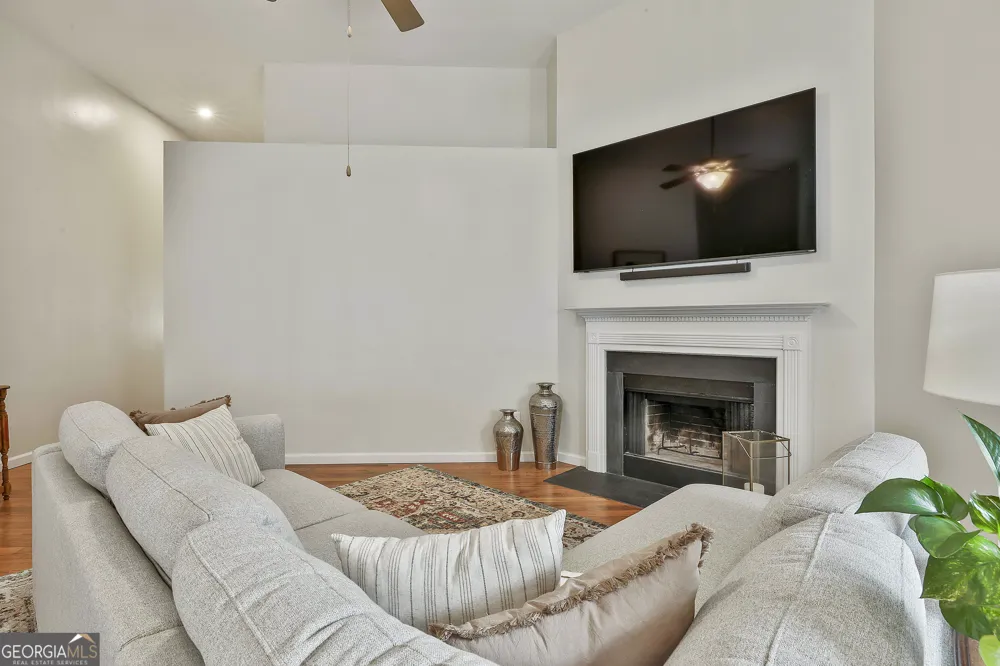 18 Hill Top CIR Grantville, GA 30220