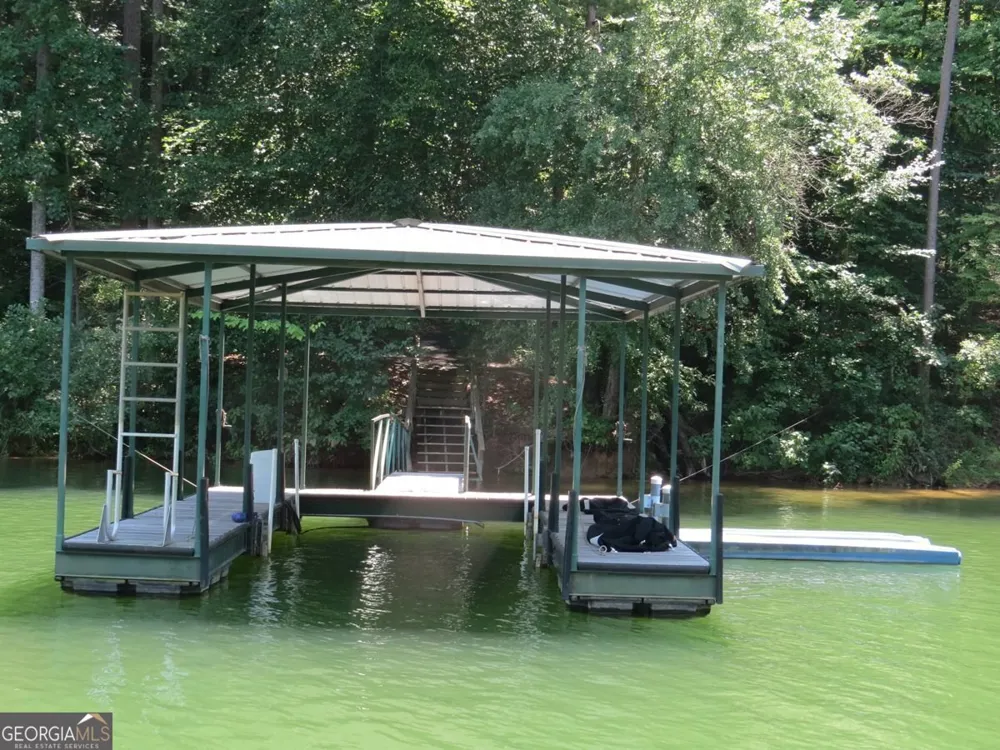 237 Waters Edge CT Martin, GA 30557