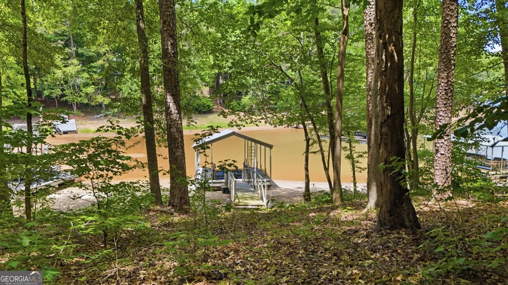 237 Waters Edge CT Martin, GA 30557