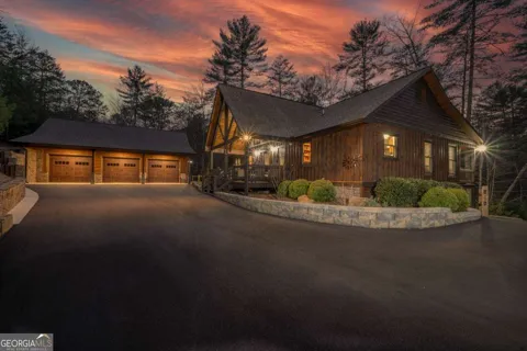 327 Hooch Holler LN