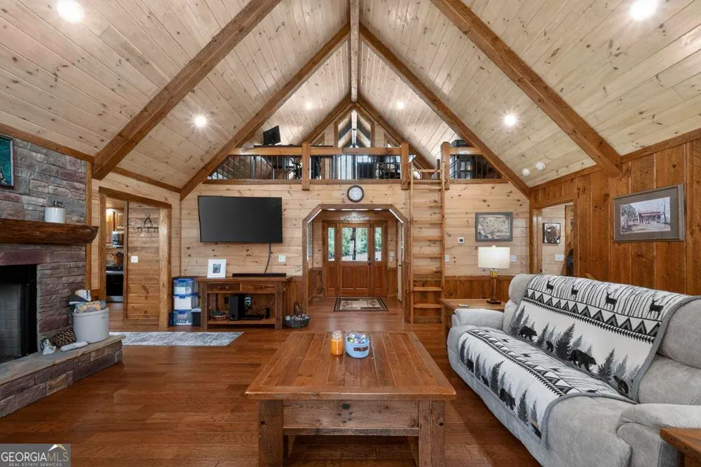 327 Hooch Holler LN Morganton, GA 30560