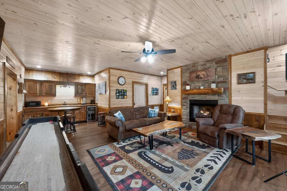 327 Hooch Holler LN Morganton, GA 30560