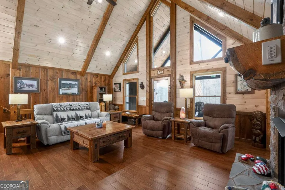 327 Hooch Holler LN Morganton, GA 30560