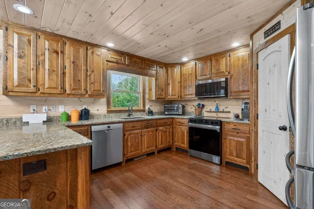 327 Hooch Holler LN Morganton, GA 30560