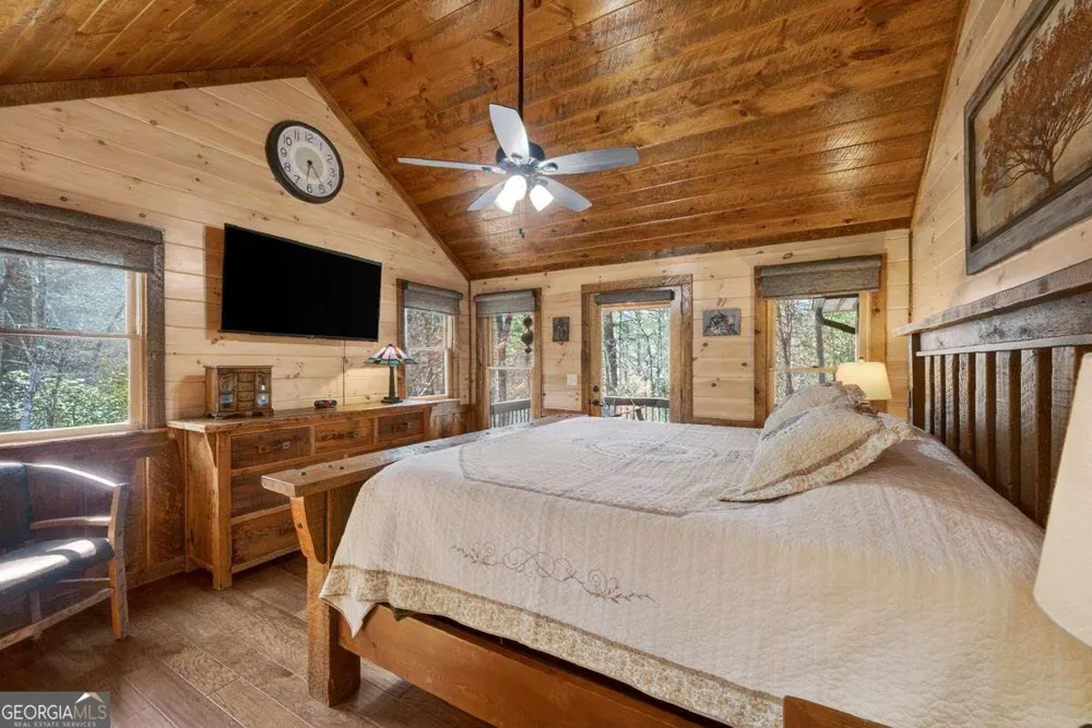 327 Hooch Holler LN Morganton, GA 30560