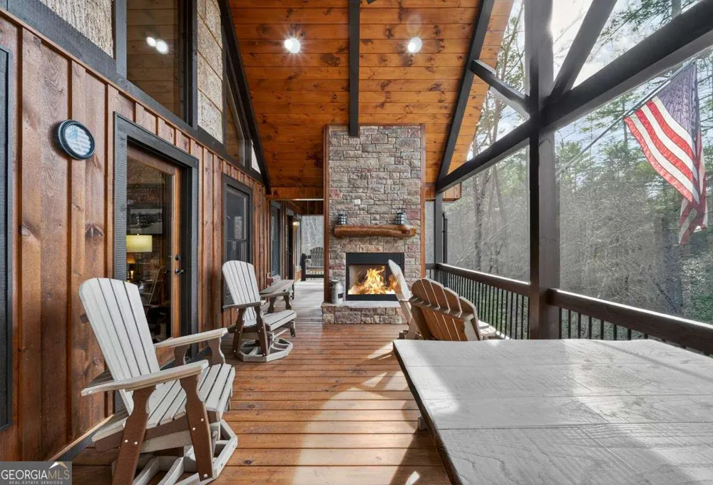 327 Hooch Holler LN Morganton, GA 30560