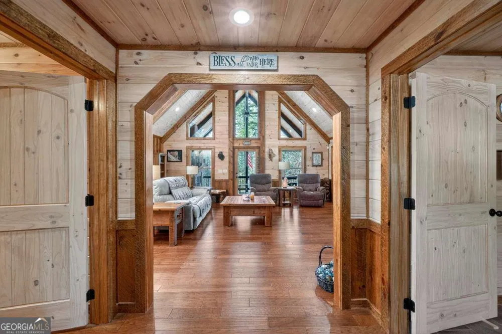 327 Hooch Holler LN Morganton, GA 30560