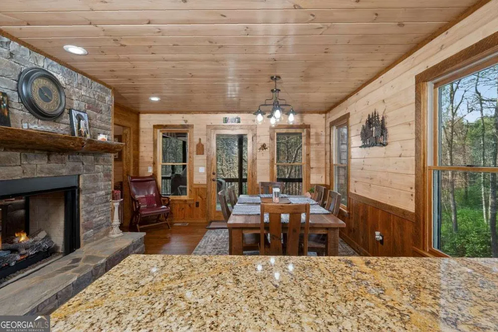 327 Hooch Holler LN Morganton, GA 30560