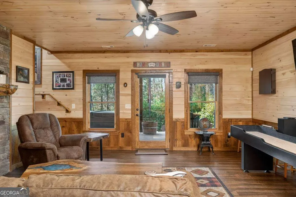 327 Hooch Holler LN Morganton, GA 30560