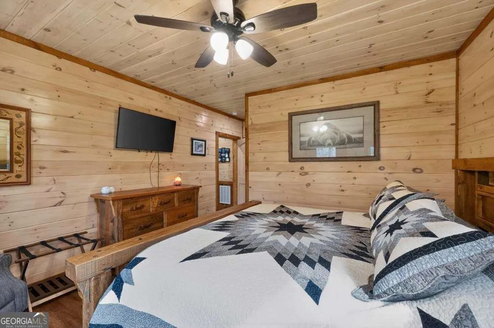 327 Hooch Holler LN Morganton, GA 30560