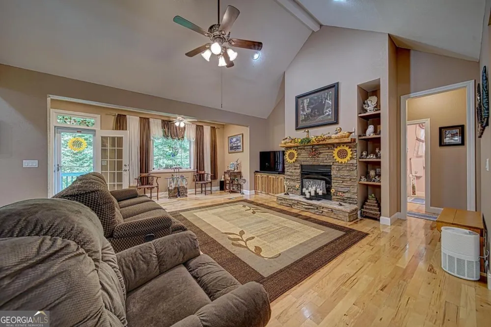 1514 Smithfield LN Young Harris, GA 30582