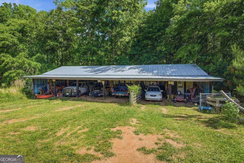 1465 Thurston Snow RD Good Hope, GA 30641