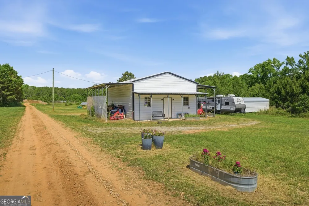1465 Thurston Snow RD Good Hope, GA 30641