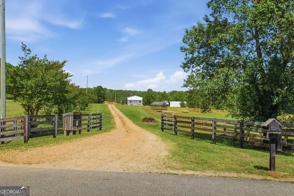 1465 Thurston Snow RD Good Hope, GA 30641