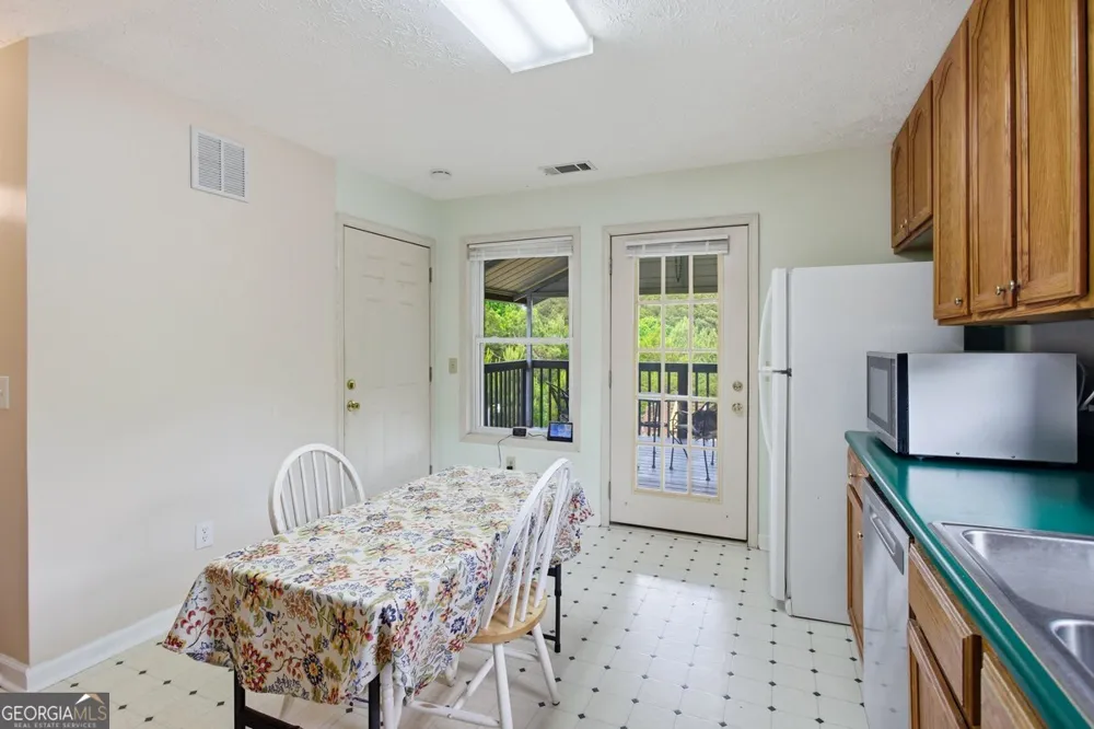 1465 Thurston Snow RD Good Hope, GA 30641