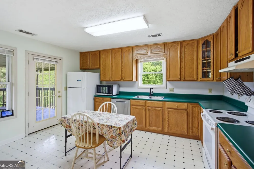 1465 Thurston Snow RD Good Hope, GA 30641