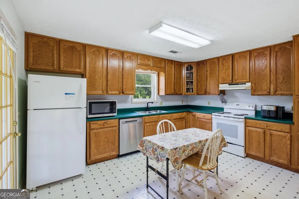 1465 Thurston Snow RD Good Hope, GA 30641