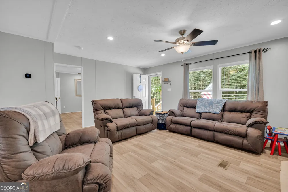 220 Trout DR Lavonia, GA 30553