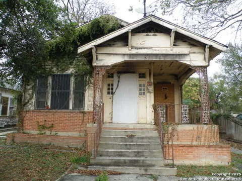 1221 crockett