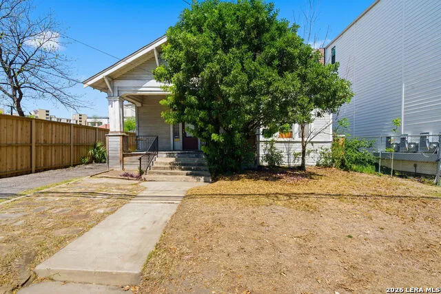 615 E Euclid San Antonio, TX 78212