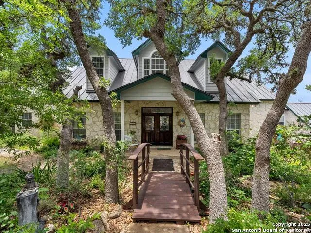 125 Northlake Cove Lakehills, TX 78063