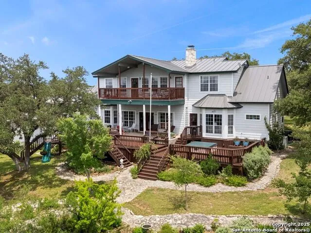 125 Northlake Cove Lakehills, TX 78063