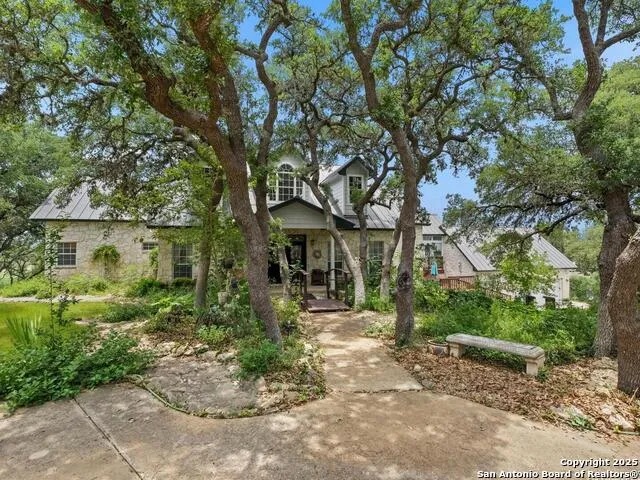 125 Northlake Cove Lakehills, TX 78063
