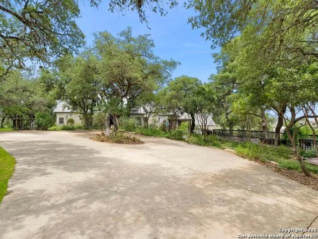 125 Northlake Cove Lakehills, TX 78063