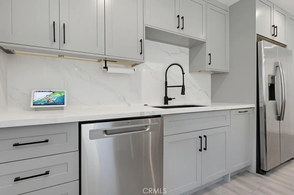 7058 Fullbright Winnetka, CA 91306