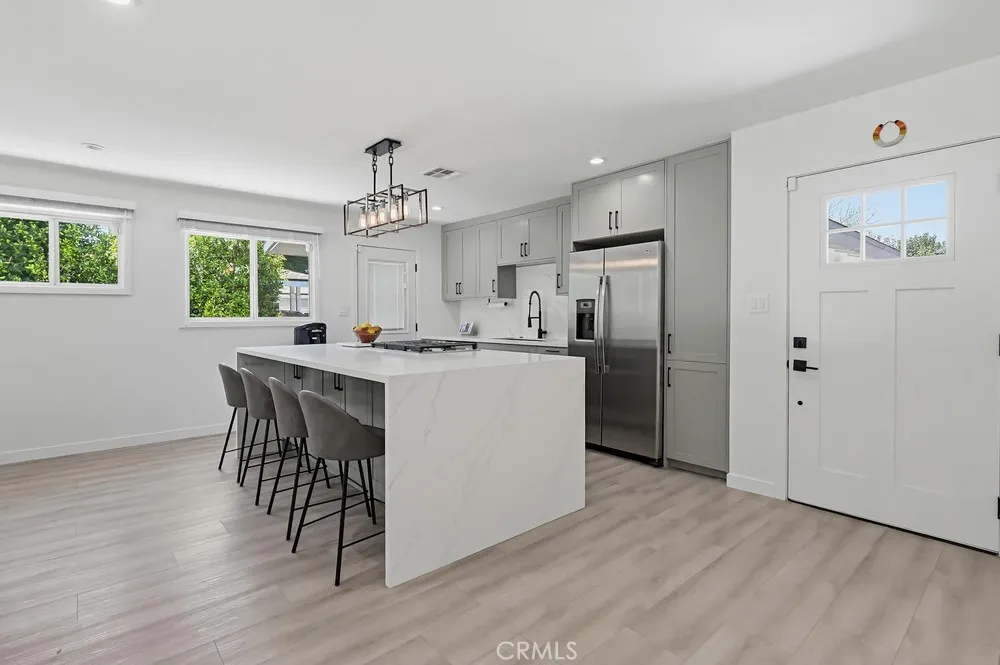 7058 Fullbright Winnetka, CA 91306