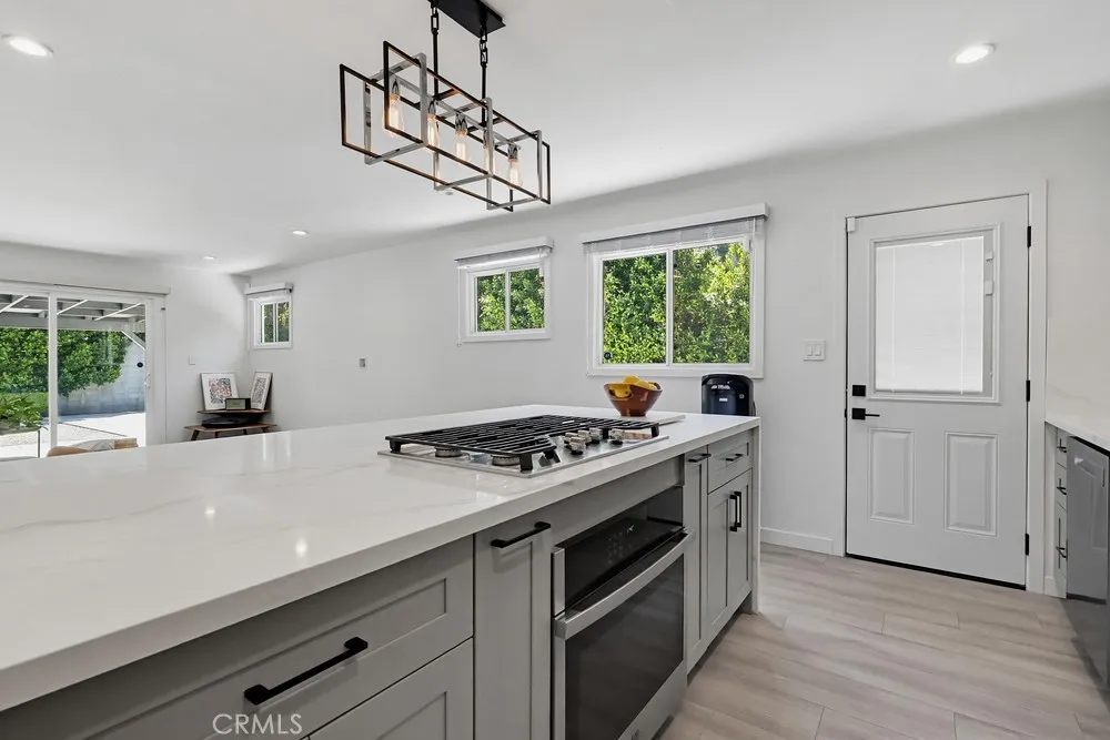 7058 Fullbright Winnetka, CA 91306