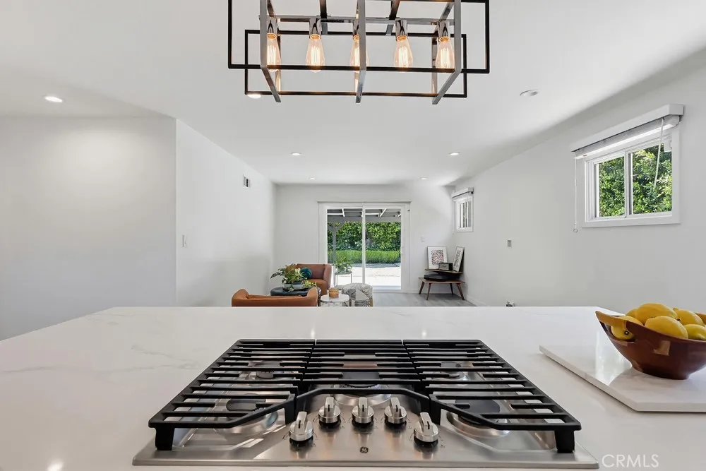 7058 Fullbright Winnetka, CA 91306