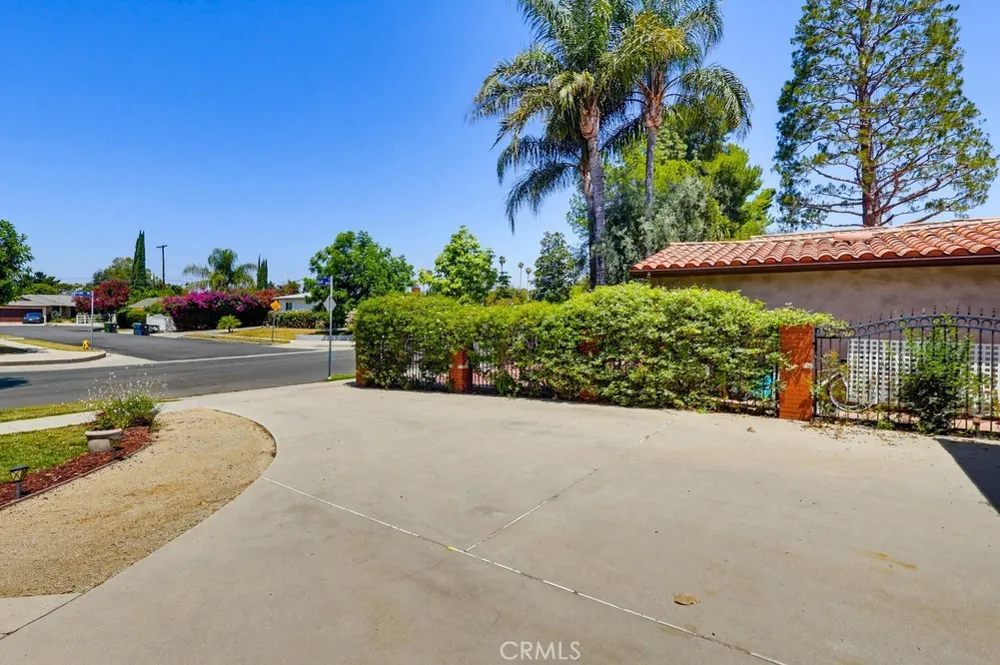 7058 Fullbright Winnetka, CA 91306