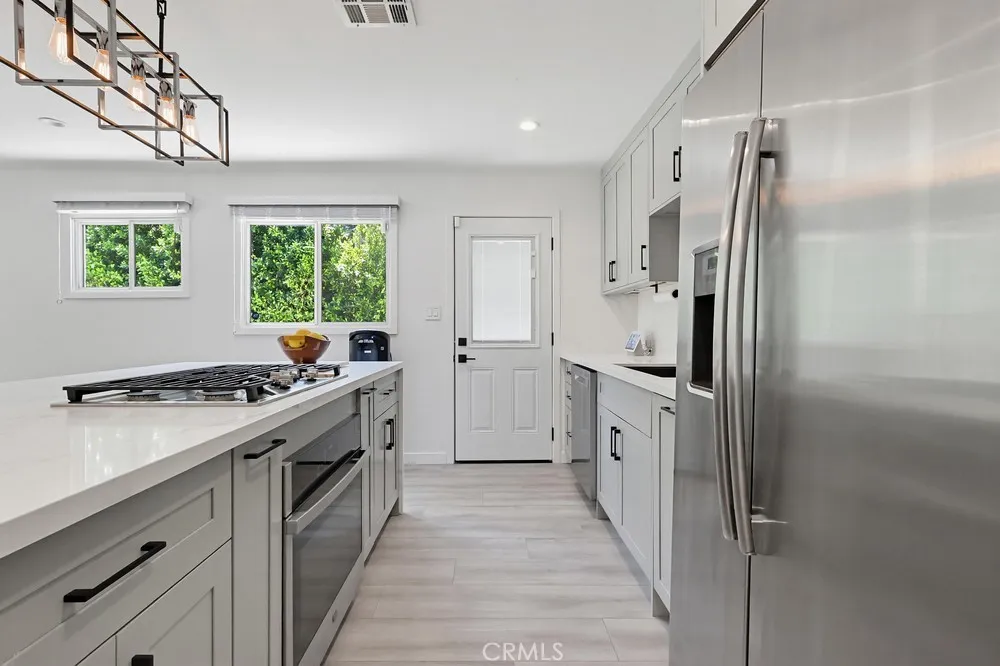 7058 Fullbright Winnetka, CA 91306