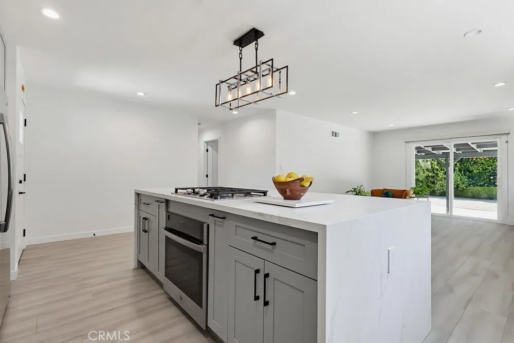 7058 Fullbright Winnetka, CA 91306