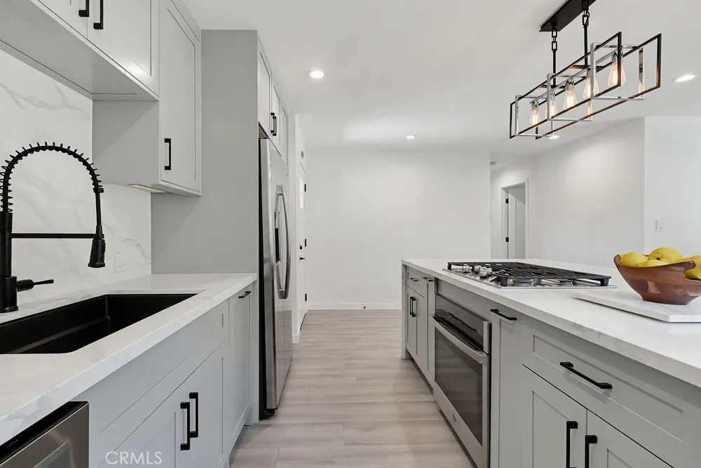 7058 Fullbright Winnetka, CA 91306
