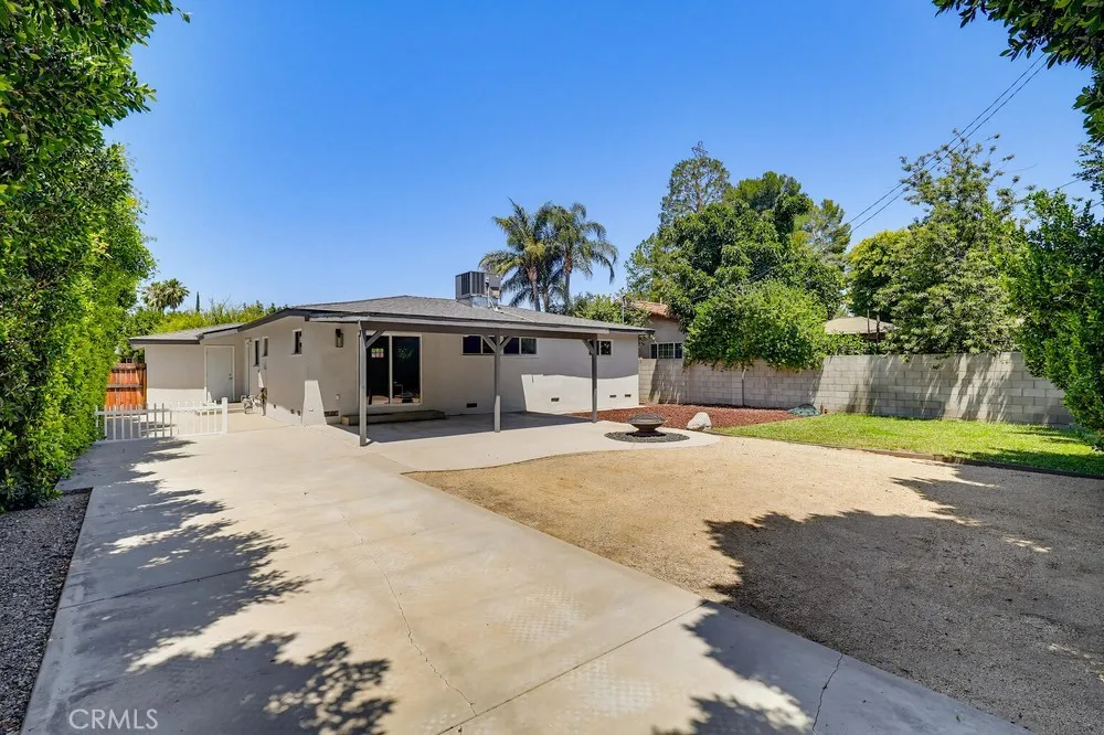 7058 Fullbright Winnetka, CA 91306