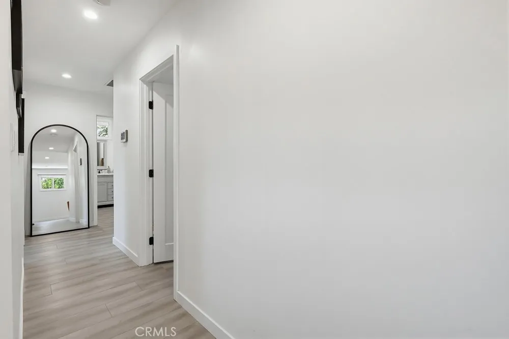 7058 Fullbright Winnetka, CA 91306
