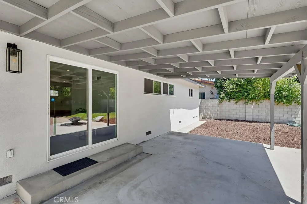 7058 Fullbright Winnetka, CA 91306